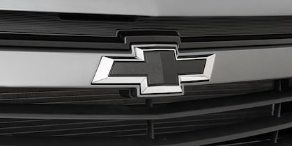 Grade dianteira com símbolo da Chevrolet