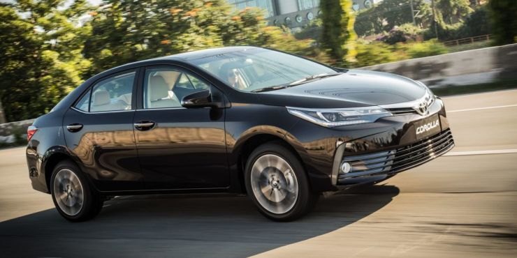 Toyota Corolla Preto 2019 em estrada