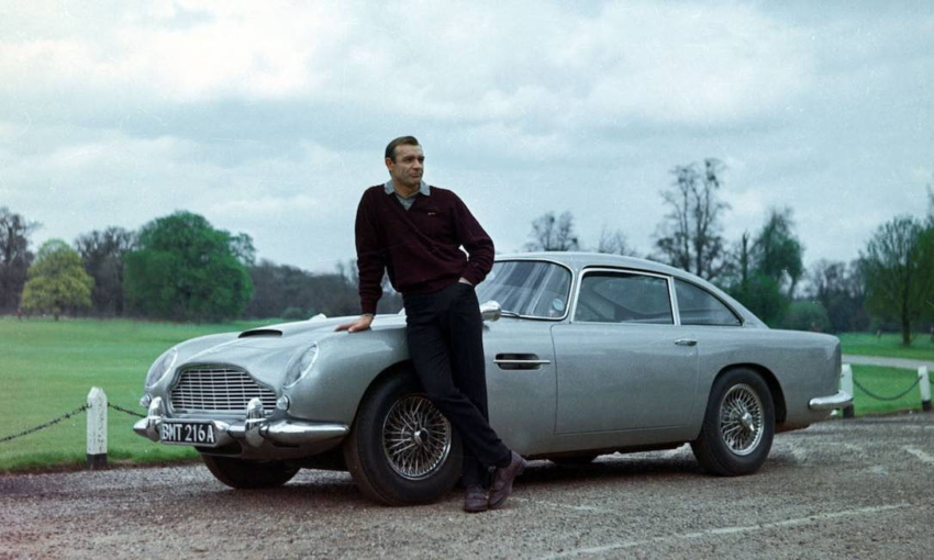 Cena de Sean Connery e seu Aston Martin DB5, do ''007 contra Goldfinger'' (1964) Divulgação.