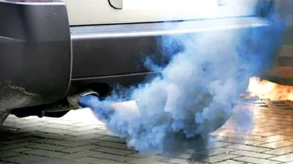 Preta, azul ou branca: cor da fumaça do carro | Karvi Blog!