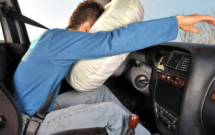 Airbag funciona ou não sem os cintos de segurança